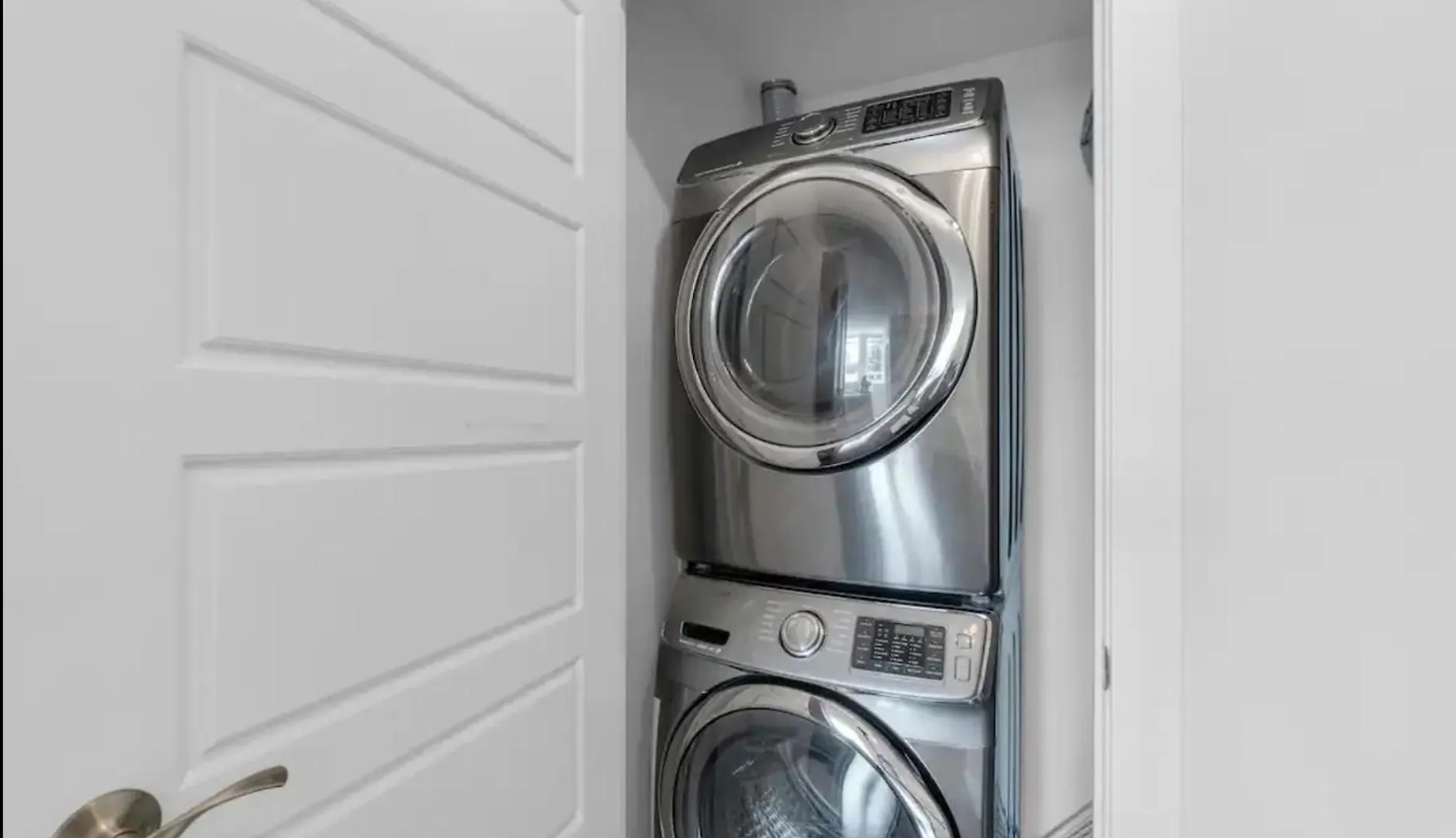 1560 Sqft Elegant Condo At Downtown Hi-End Shopping & Dining Area - Cn Tower View, Bidet, Lockbox Toronto 0*,