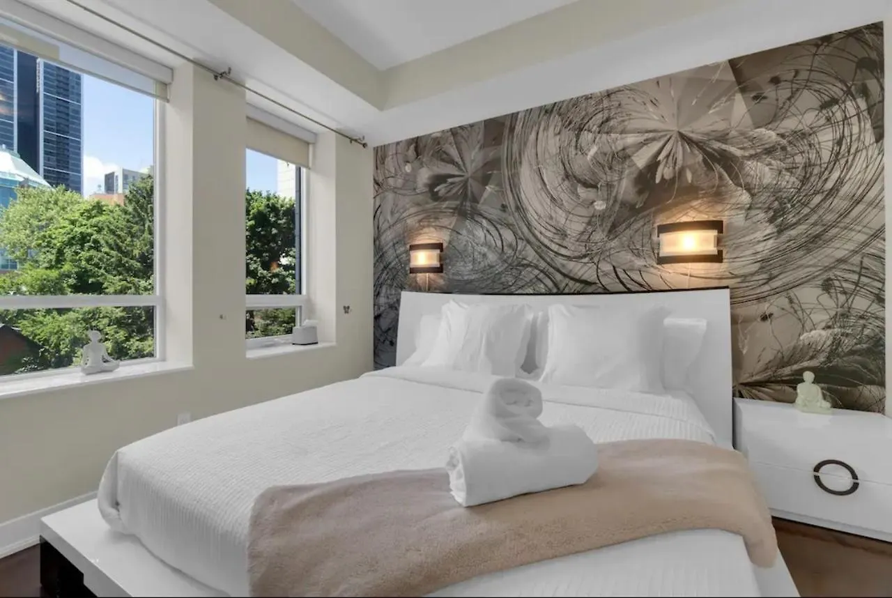 1560 Sqft Elegant Condo At Downtown Hi-End Shopping & Dining Area - Cn Tower View, Bidet, Lockbox Toronto