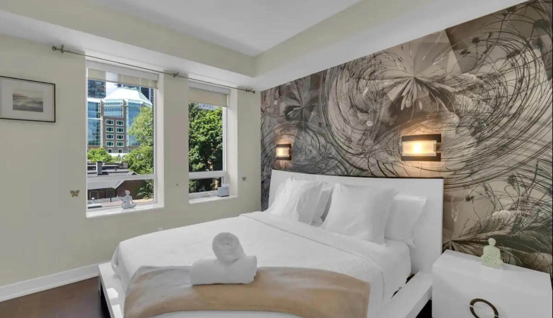 1560 Sqft Elegant Condo At Downtown Hi-End Shopping & Dining Area - Cn Tower View, Bidet, Lockbox Toronto
