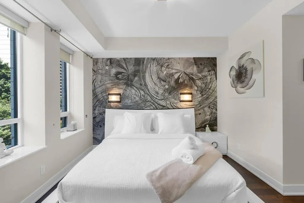 1560 Sqft Elegant Condo At Downtown Hi-End Shopping & Dining Area - Cn Tower View, Bidet, Lockbox Toronto