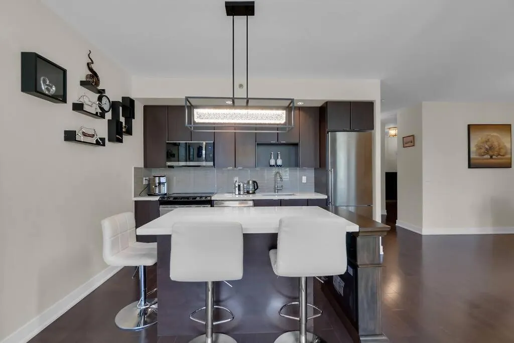 1560 Sqft Elegant Condo At Downtown Hi-End Shopping & Dining Area - Cn Tower View, Bidet, Lockbox Toronto 0*,  Canada