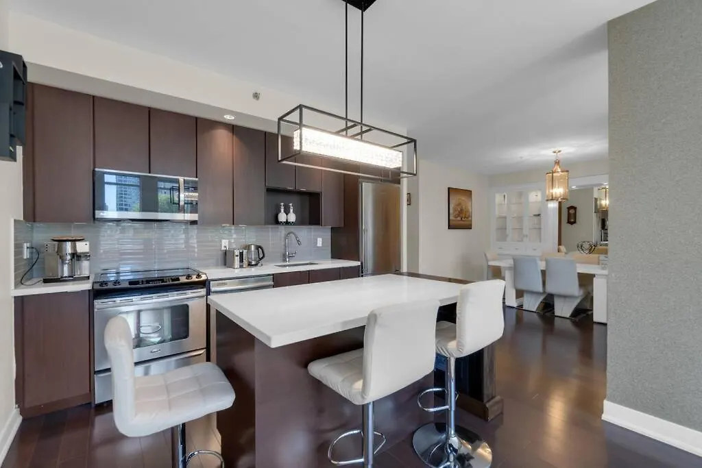 Apartment 1560 Sqft Elegant Condo At Downtown Hi-End Shopping & Dining Area - Cn Tower View, Bidet, Lockbox Toronto Canada