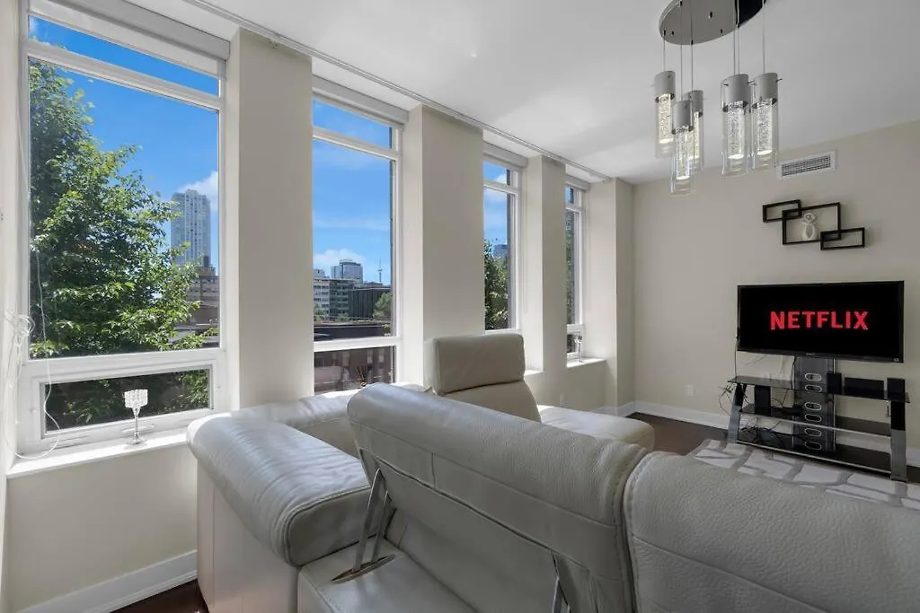 1560 Sqft Elegant Condo At Downtown Hi-End Shopping & Dining Area - Cn Tower View, Bidet, Lockbox Toronto Apartment