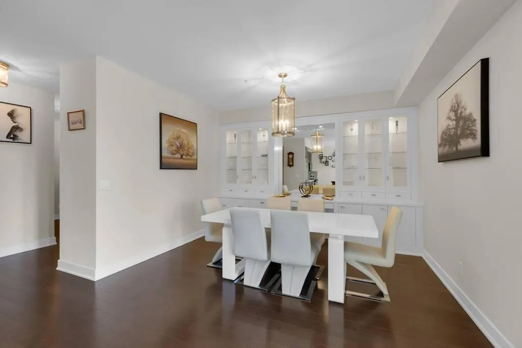1560 Sqft Elegant Condo At Downtown Hi-End Shopping & Dining Area - Cn Tower View, Bidet, Lockbox Toronto Canada