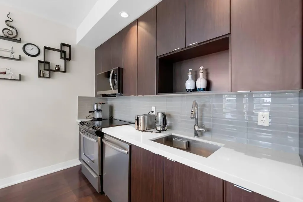Apartment 1560 Sqft Elegant Condo At Downtown Hi-End Shopping & Dining Area - Cn Tower View, Bidet, Lockbox Toronto Canada