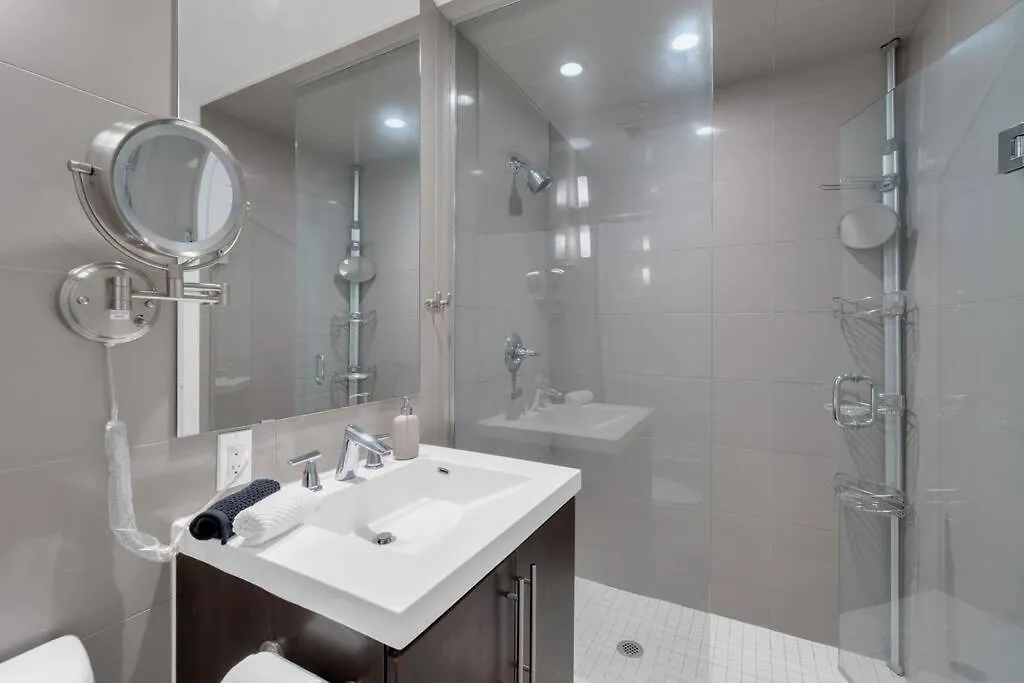 Apartment 1560 Sqft Elegant Condo At Downtown Hi-End Shopping & Dining Area - Cn Tower View, Bidet, Lockbox Toronto