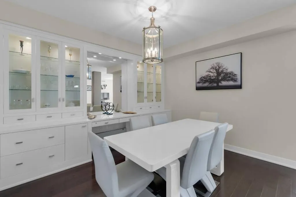 Apartment 1560 Sqft Elegant Condo At Downtown Hi-End Shopping & Dining Area - Cn Tower View, Bidet, Lockbox Toronto