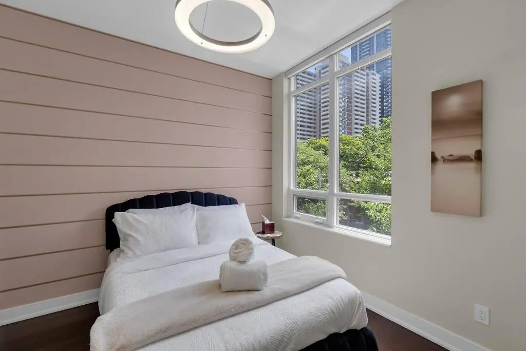 Apartment 1560 Sqft Elegant Condo At Downtown Hi-End Shopping & Dining Area - Cn Tower View, Bidet, Lockbox Toronto Canada
