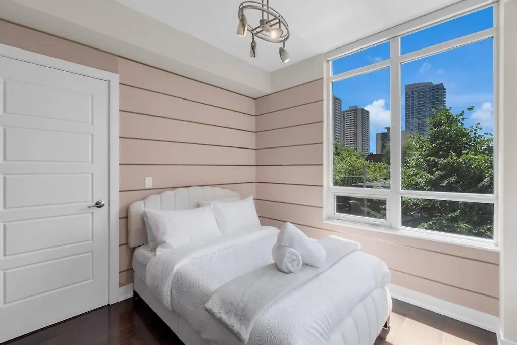 1560 Sqft Elegant Condo At Downtown Hi-End Shopping & Dining Area - Cn Tower View, Bidet, Lockbox Toronto Apartment
