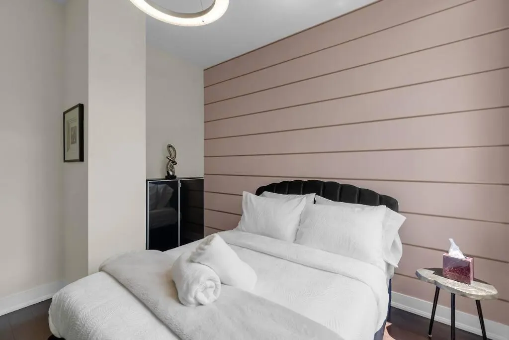 1560 Sqft Elegant Condo At Downtown Hi-End Shopping & Dining Area - Cn Tower View, Bidet, Lockbox Toronto