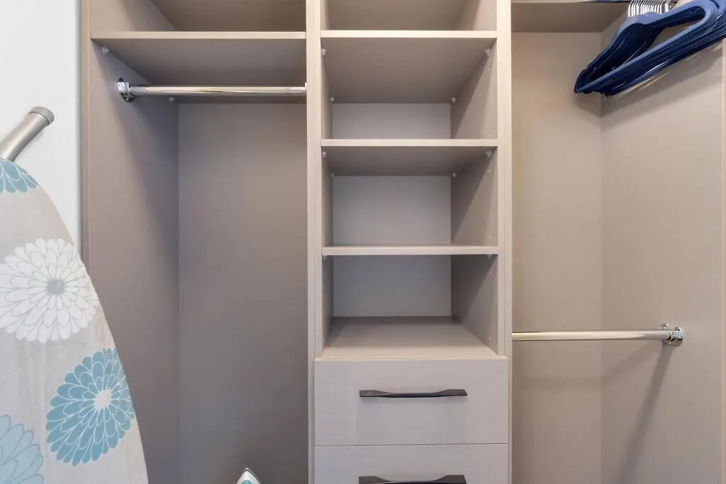1560 Sqft Elegant Condo At Downtown Hi-End Shopping & Dining Area - Cn Tower View, Bidet, Lockbox Toronto